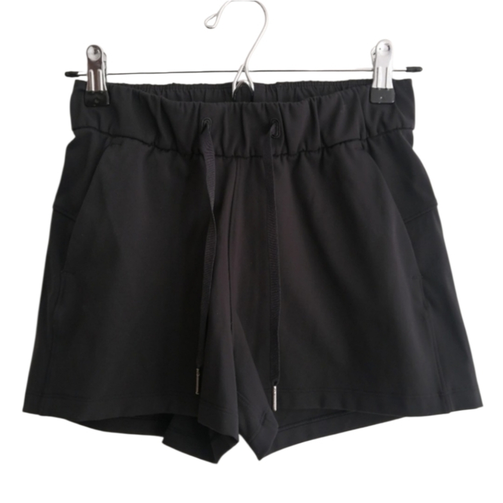 Lululemon On The Fly Shorts 2.5 Inch Black Travel Casual Summer Size 2